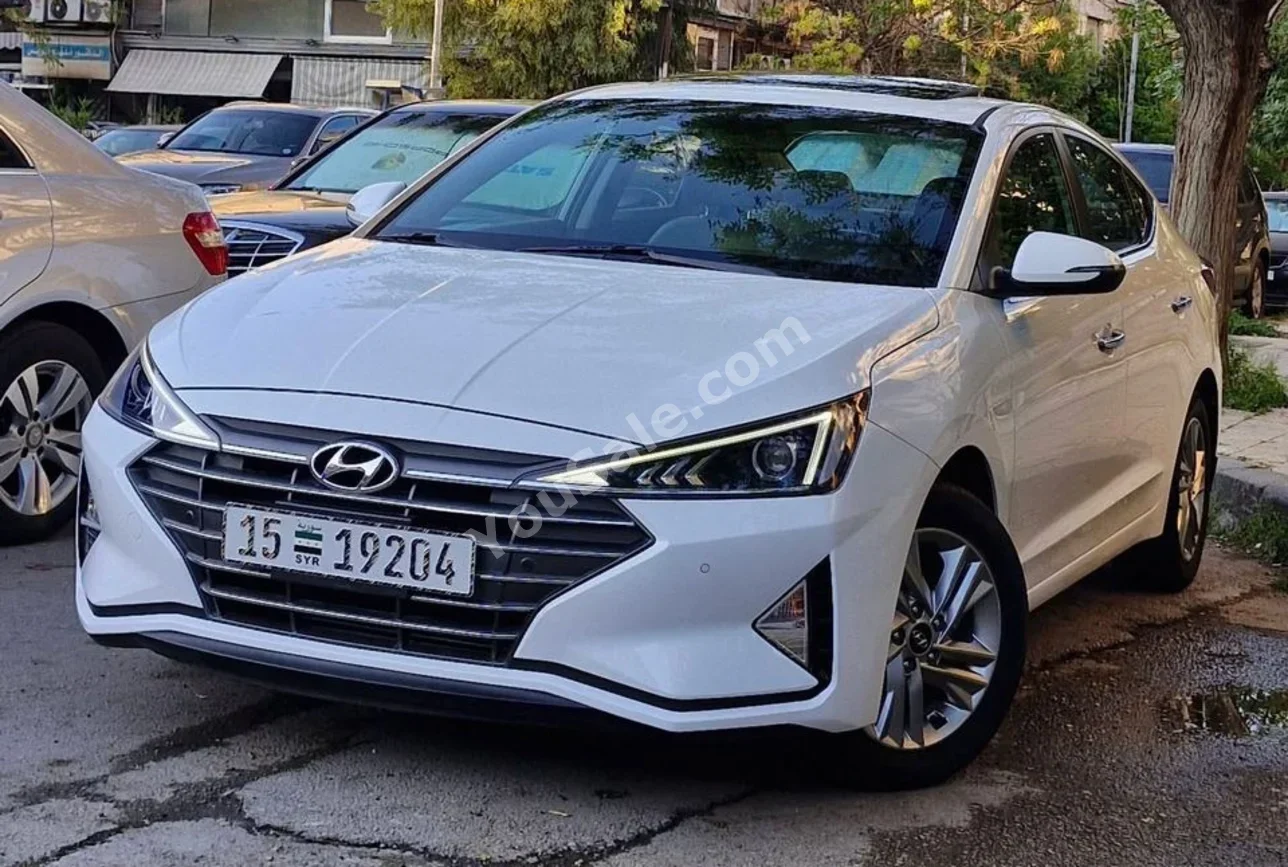 Hyundai Elantra 2020 Automatic 27,000 km 4 Cylinder FWD Sedan White Gasoline