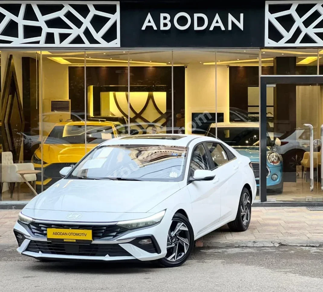 Hyundai Elantra 2025 Automatic 0 km 4 Cylinder FWD Sedan White Gasoline