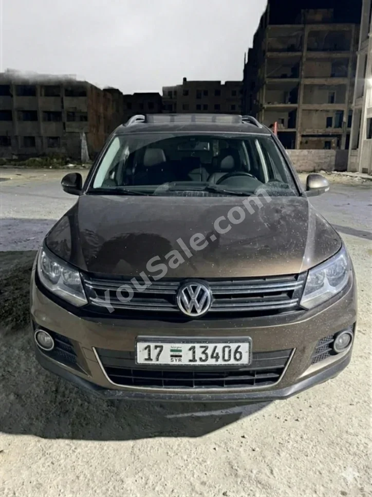 Volkswagen  TIGUAN  2.0 TSI  2015  Automatic  177,000 km  4 Cylinder  RWD  SUV  Gold  Gasoline