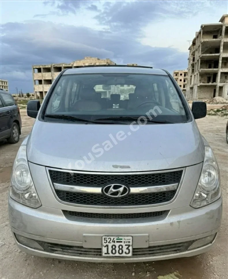 Hyundai Van H1 2011 Automatic 89,000 km 4 Cylinder RWD Van / Bus Silver Diesel