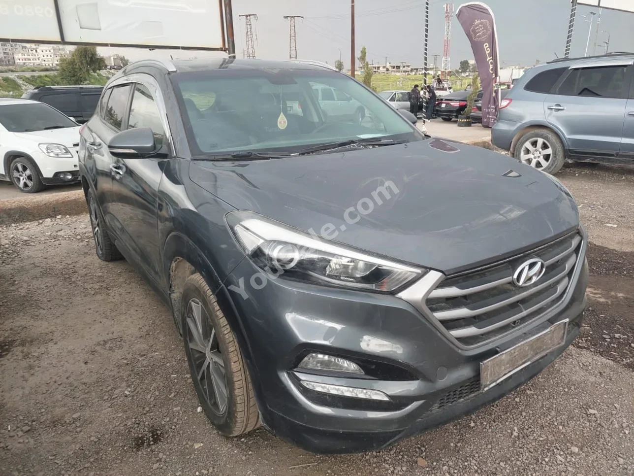 Hyundai Tucson 2018 Automatic 78,000 km 4 Cylinder FWD SUV Gray Gasoline