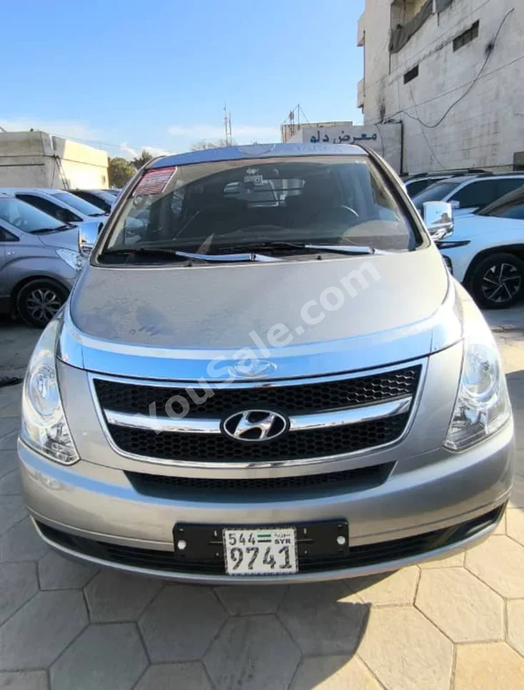 Hyundai Van H1 2016 Automatic 128,000 km 4 Cylinder RWD Van / Bus Silver Diesel