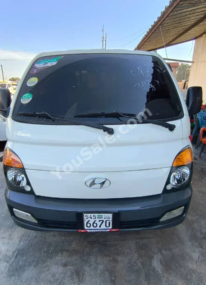 Hyundai Porter Porter 2013 Automatic 195,000 km 4 Cylinder RWD Pick Up White Diesel
