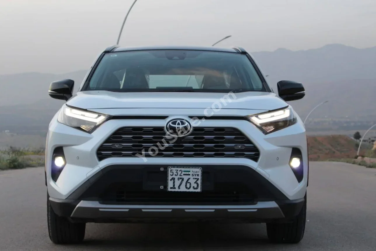 Toyota Rav 4 2025 Automatic 1,000 km 4 Cylinder FWD SUV White Gasoline