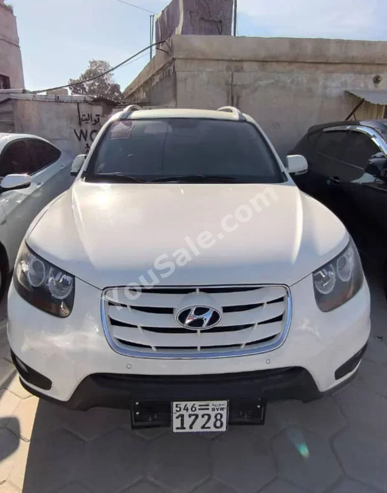 هيونداي  سانتا في  2010  اتوماتيك  175,000 كم  4 سلندر  دفع أمامي  اس يو في  أبيض  ديزل
