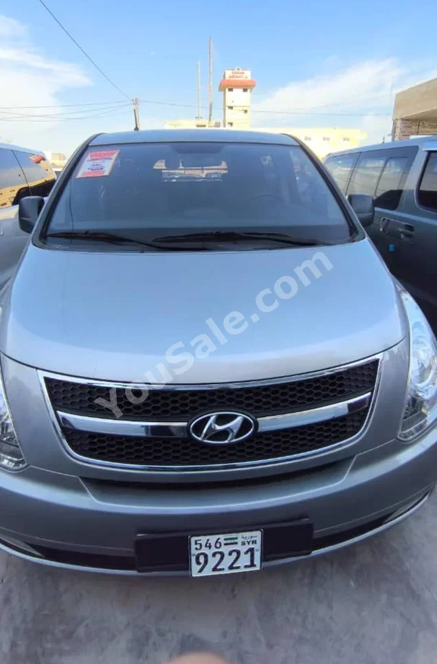 Hyundai Van H1 2013 Manual 168,000 km 4 Cylinder RWD Van / Bus Silver Diesel
