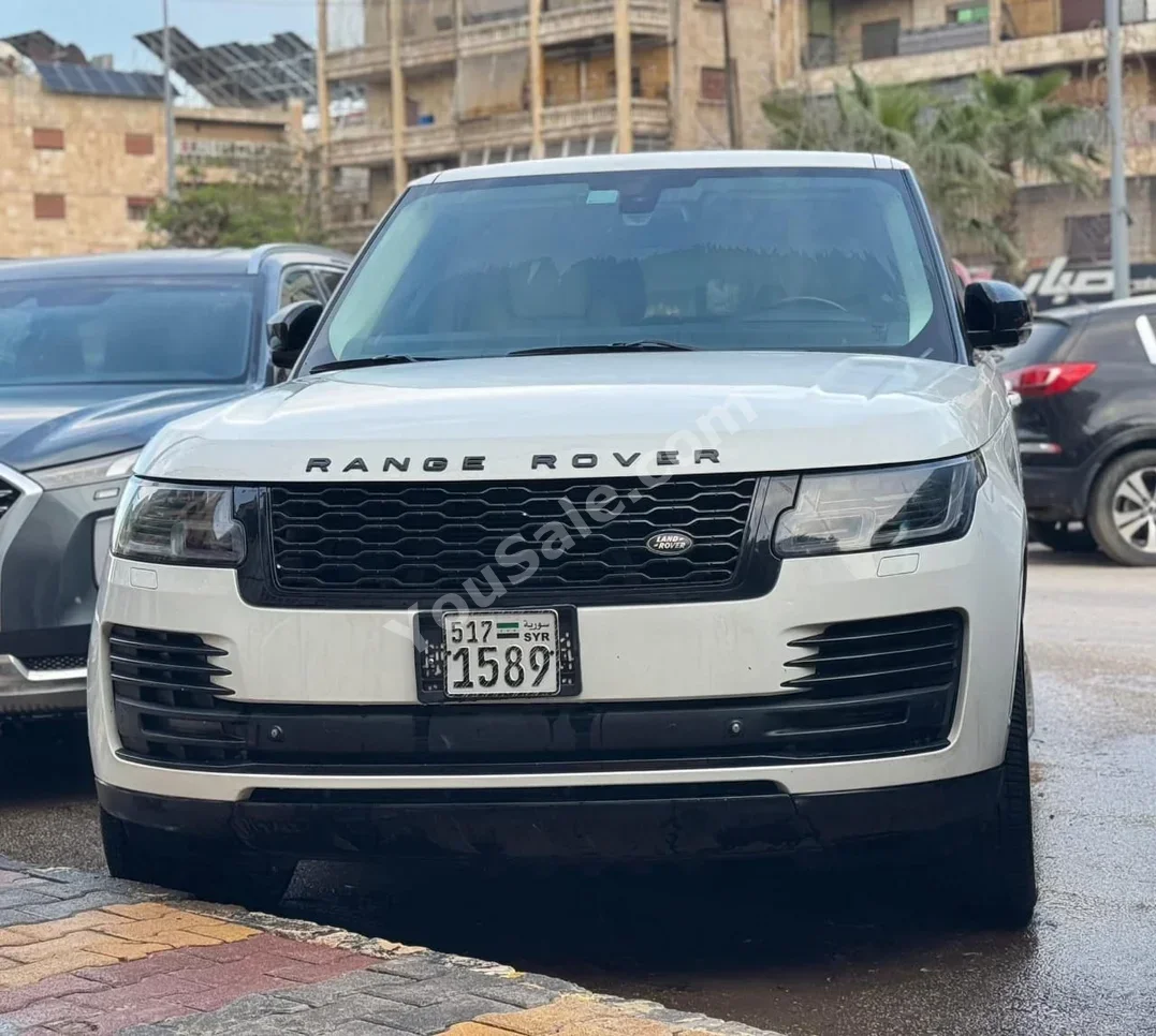 Land Rover Range Rover Vogue SE 2015 Automatic 160,000 km 8 Cylinder 4WD SUV White Gasoline