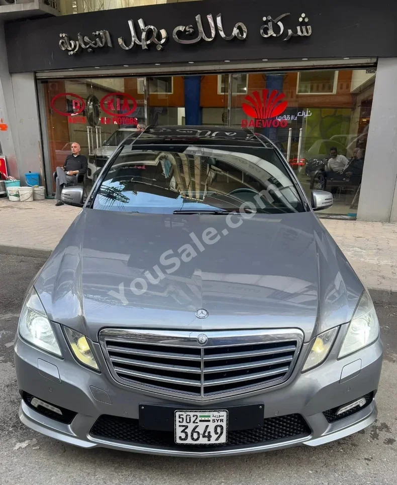 مرسيدس - بنز اي - كلاس 300 2011 اتوماتيك 274,000 كم 6 سلندر دفع خلفي سيدان فضي بنزين