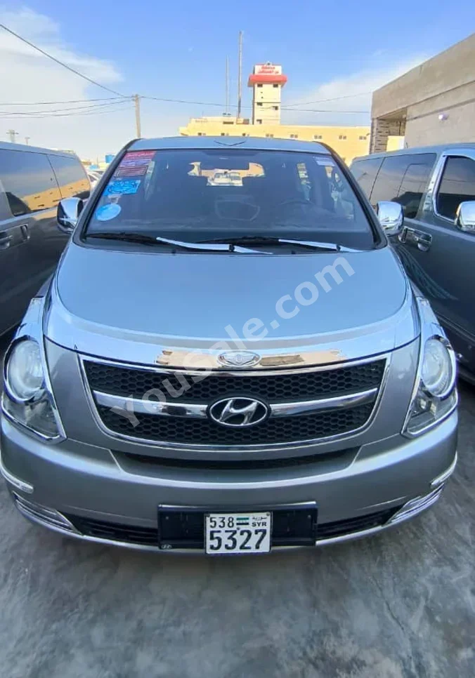 هيونداي فان اتش وان 2011 اتوماتيك 190,000 كم 4 سلندر دفع خلفي فان \ باص فضي ديزل