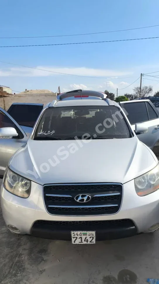 هيونداي  سانتا في  2009  اتوماتيك  144,000 كم  4 سلندر  دفع أمامي  اس يو في  فضي  ديزل