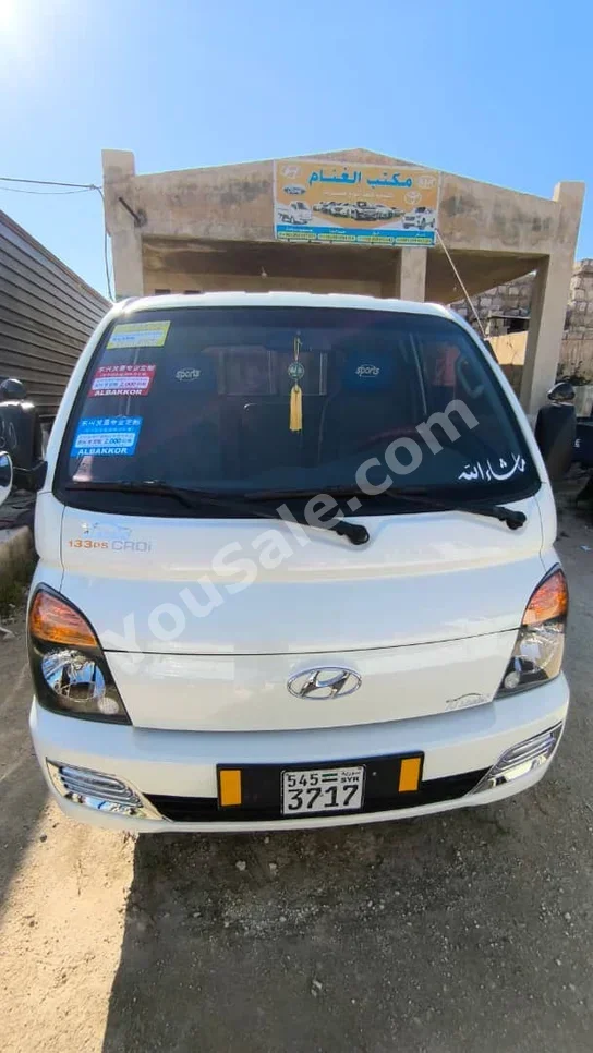 Hyundai Porter Porter 2017 Automatic 145,000 km 4 Cylinder RWD Pick Up White Diesel