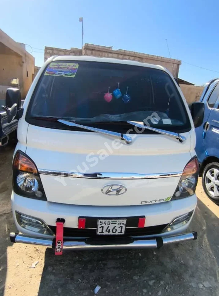Hyundai Porter Porter 2012 Manual 175,000 km 4 Cylinder RWD Pick Up White Diesel