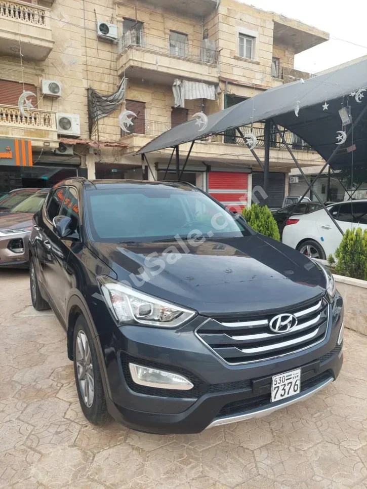 هيونداي  سانتا في  2013  اتوماتيك  185,000 كم  4 سلندر  دفع أمامي  اس يو في  أزرق غامق  ديزل