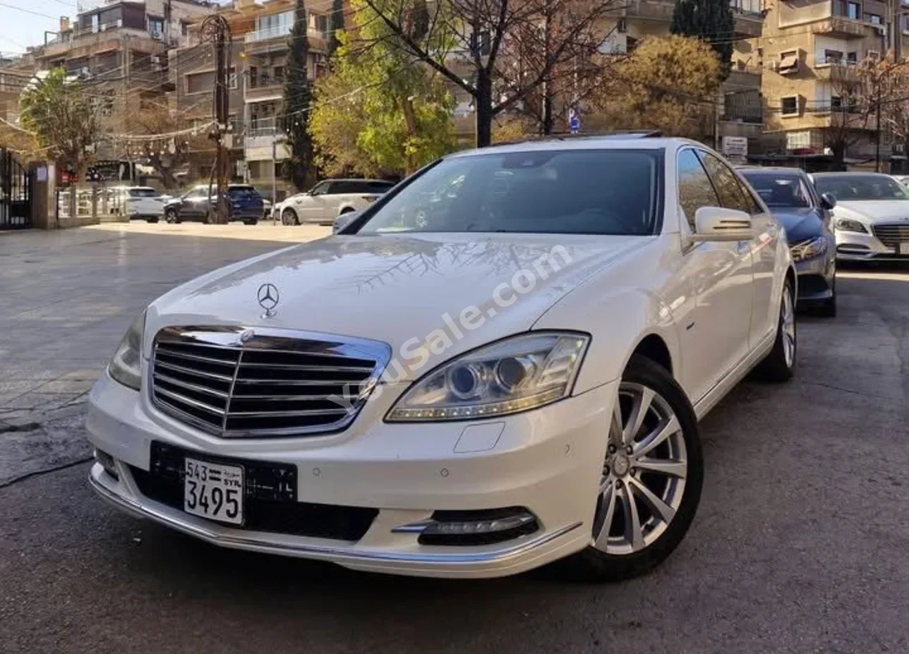 مرسيدس - بنز اس - كلاس 350 2011 اتوماتيك 81,000 كم 6 سلندر دفع خلفي سيدان أبيض بنزين