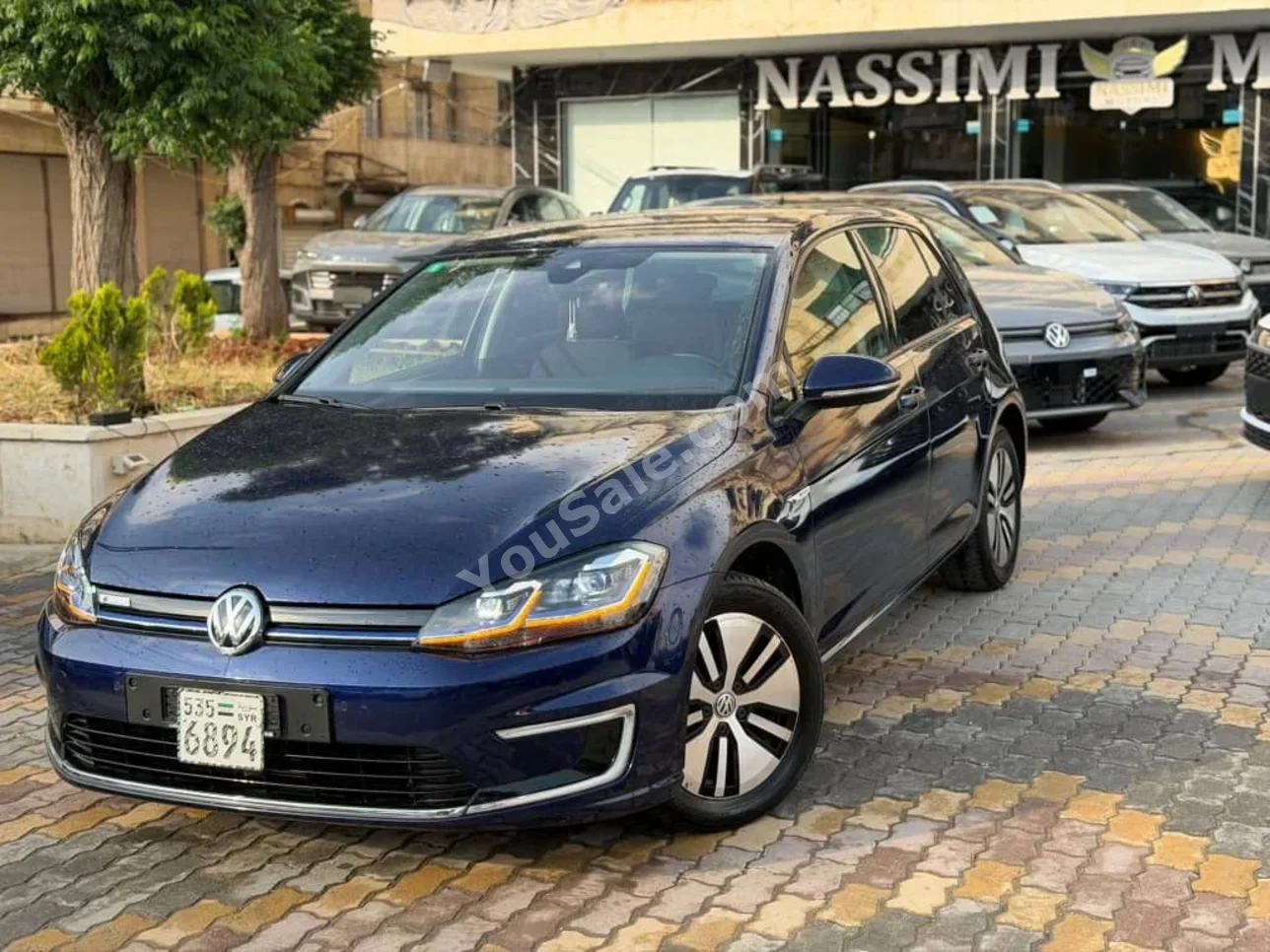 فوكس واغن  غولف  2018  اتوماتيك  100,000 كم  4 سلندر  دفع أمامي  هاتشباك  ازرق  بنزين