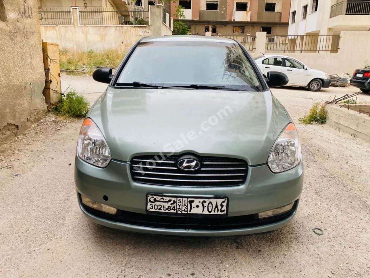 هيونداي  فيرنا  2007  عادي  221,000 كم  4 سلندر  دفع أمامي  سيدان  أخضر  بنزين