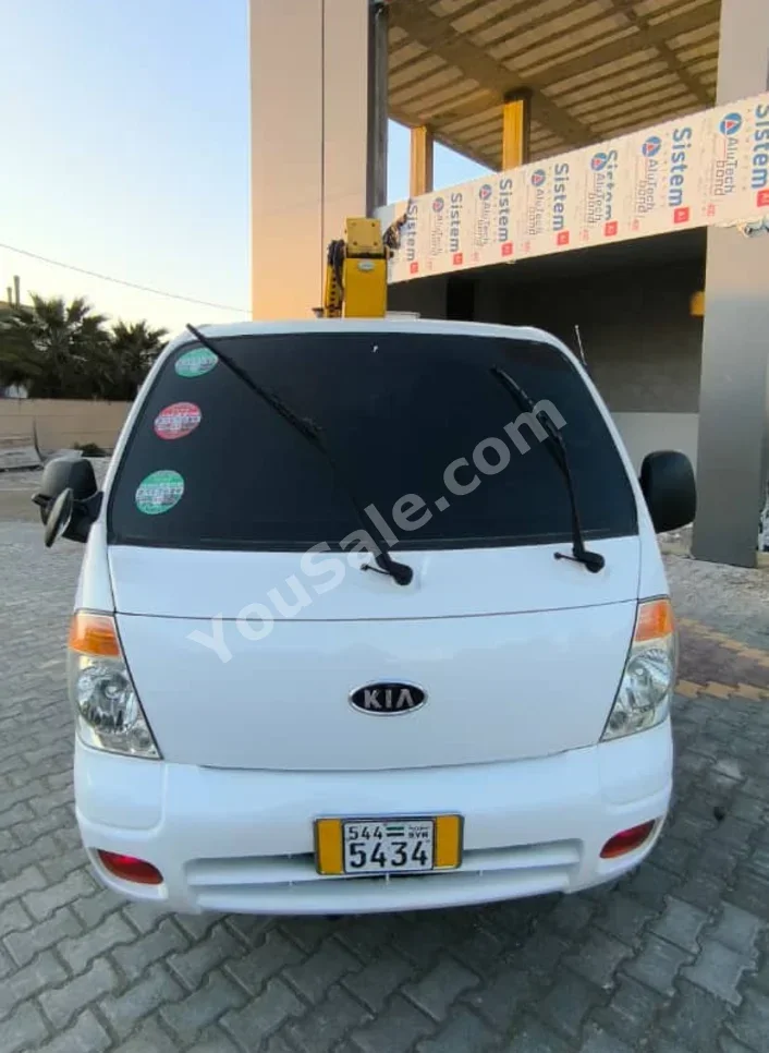 كيا  بونغو  2010  عادي  195,000 كم  4 سلندر  دفع خلفي  بيكب  أبيض  ديزل