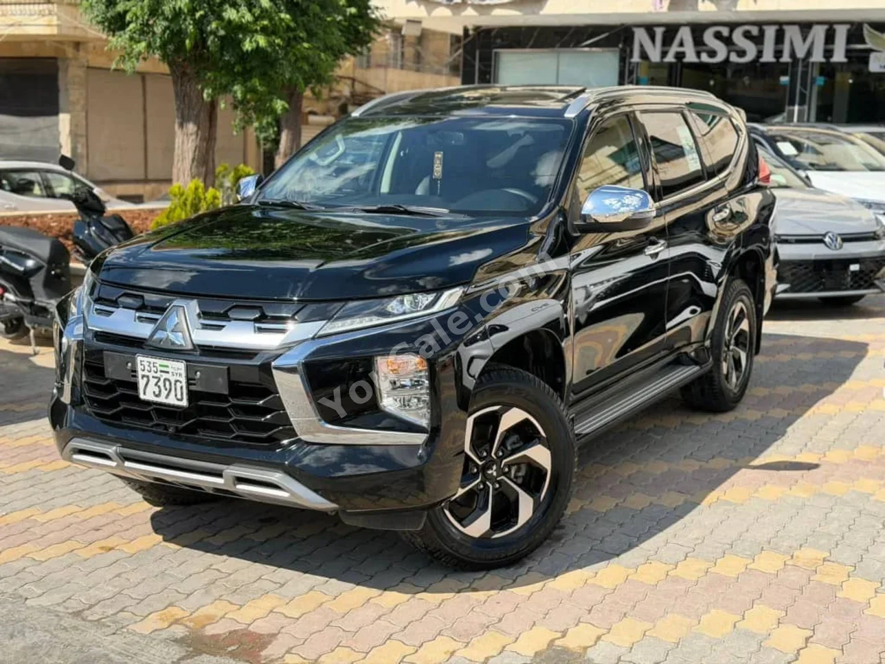 متسوبيشي  باجيرو  مونتيرو سبورت  2025  اتوماتيك  14,000 كم  6 سلندر  دفع رباعي  اس يو في  أسود  بنزين