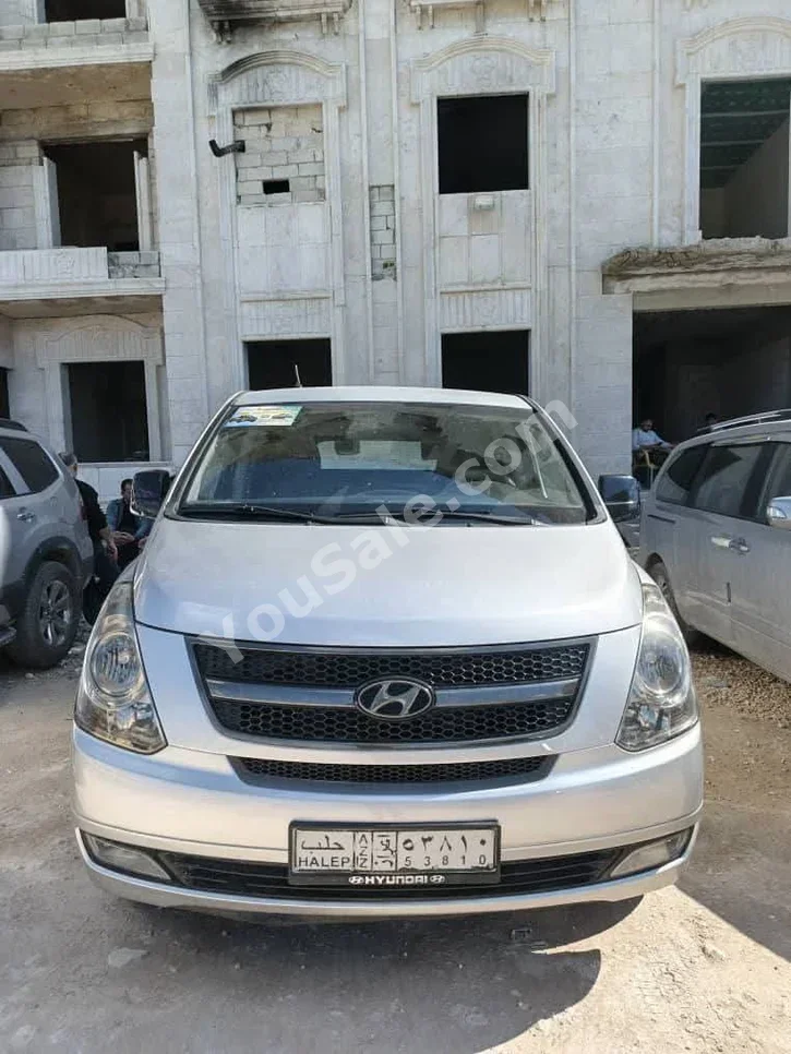 هيونداي  فان اتش وان  2010  اتوماتيك  216,000 كم  4 سلندر  دفع خلفي  فان \ باص  فضي  ديزل