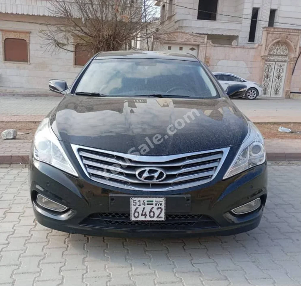 هيونداي  غراندير  2012  اتوماتيك  181,000 كم  4 سلندر  دفع أمامي  سيدان  أسود  بنزين