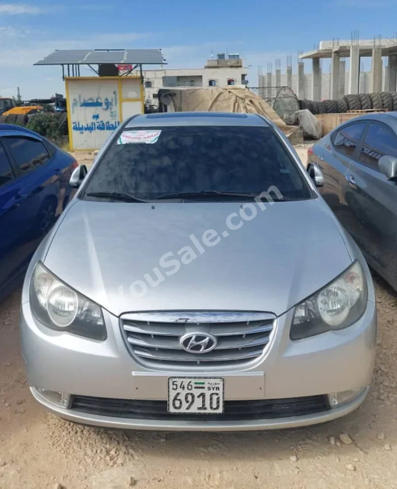 هيونداي  افانتي  2010  اتوماتيك  135,000 كم  4 سلندر  دفع أمامي  سيدان  فضي  بنزين