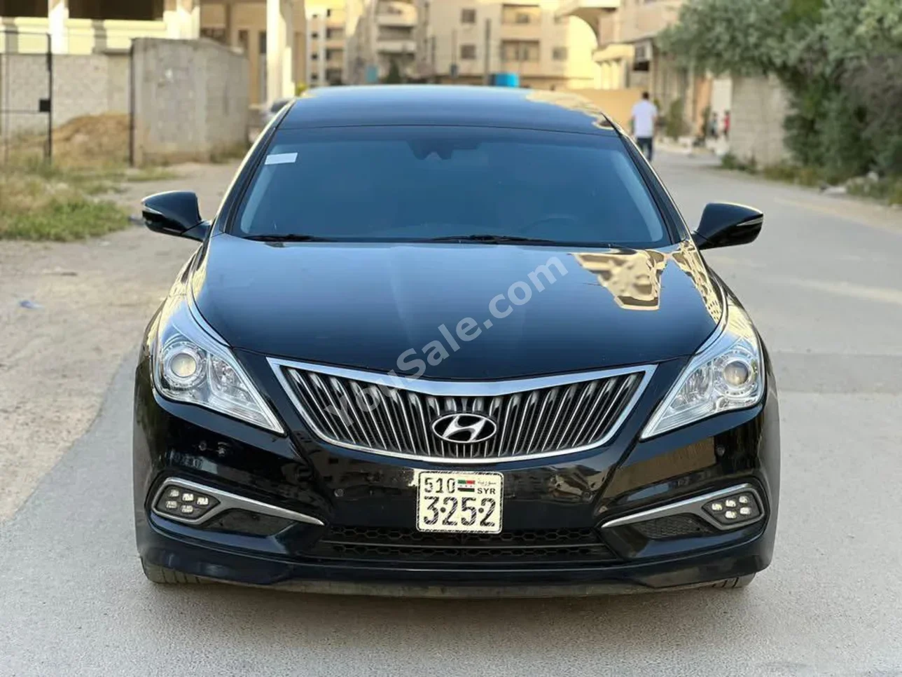 هيونداي ازيرا 2016 اتوماتيك 148,000 كم 4 سلندر دفع أمامي سيدان أسود هايبرد