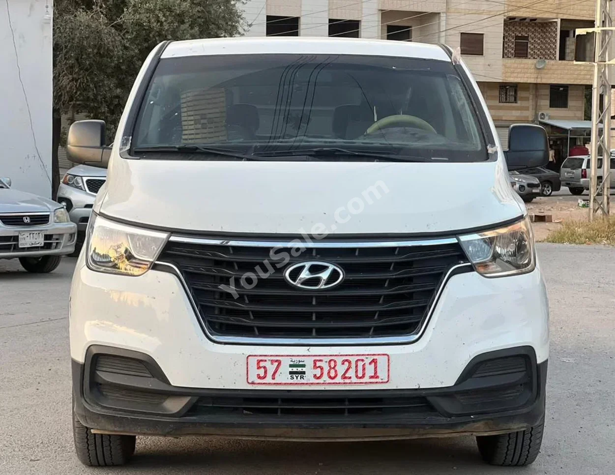 Hyundai H1 2019 Automatic 141,000 km 4 Cylinder FWD Van / Bus White Diesel