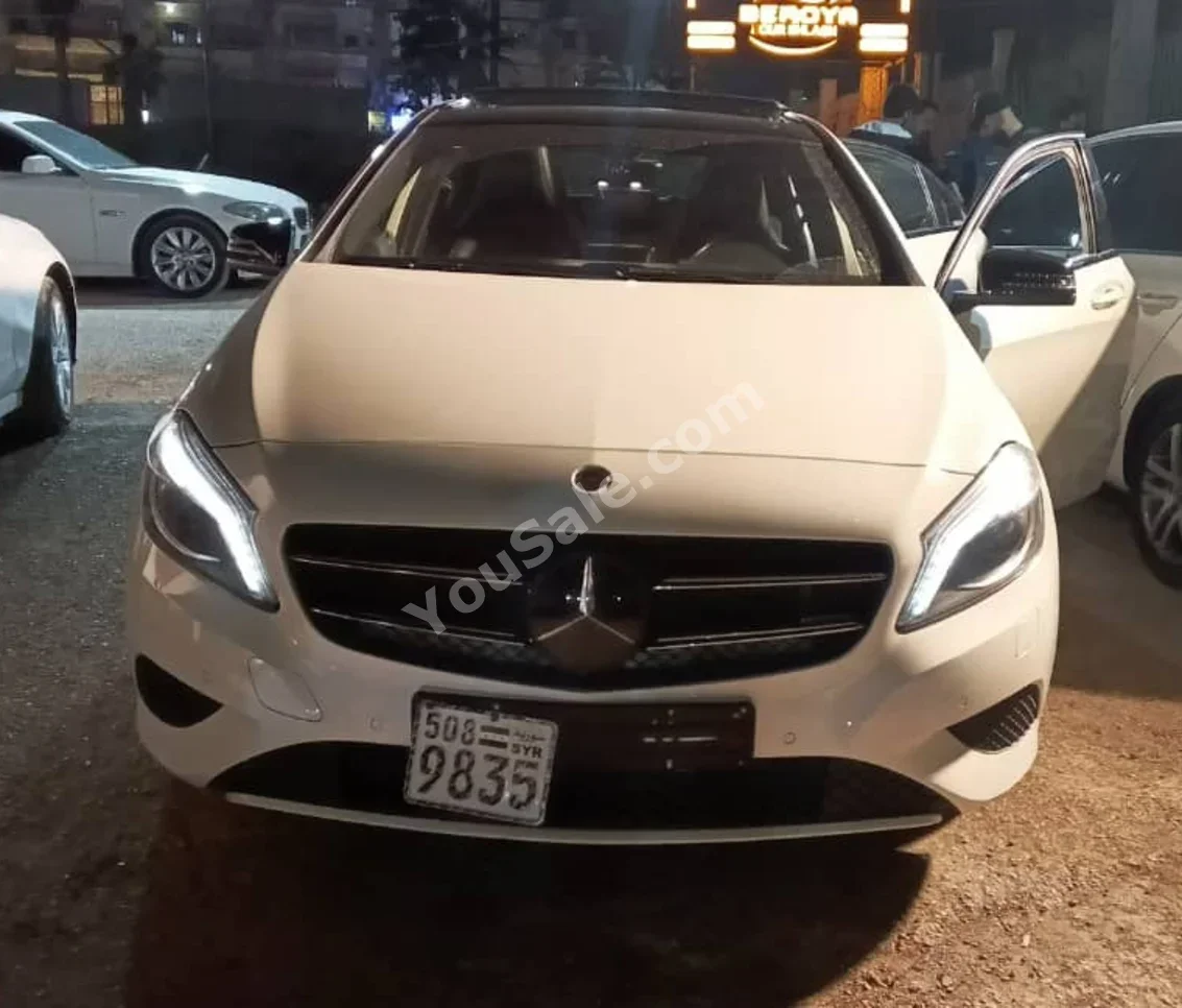 Mercedes-Benz  A-Class  200  2016  Automatic  98,000 km  4 Cylinder  RWD  Hatchback  White  Diesel