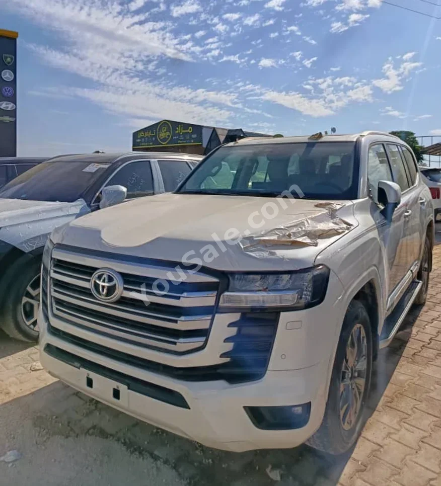 Toyota  Land Cruiser  GXR  2024  Automatic  0 km  8 Cylinder  4WD  SUV  White  Diesel