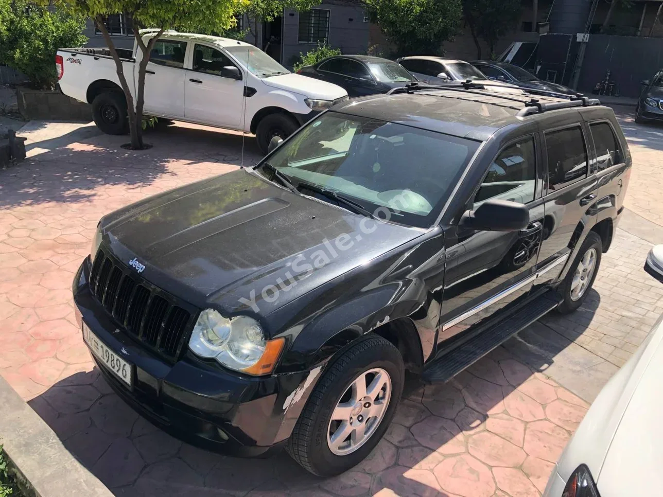 Jeep  Laredo  2010  Automatic  158,000 km  6 Cylinder  AWD  SUV  Gray  Gasoline