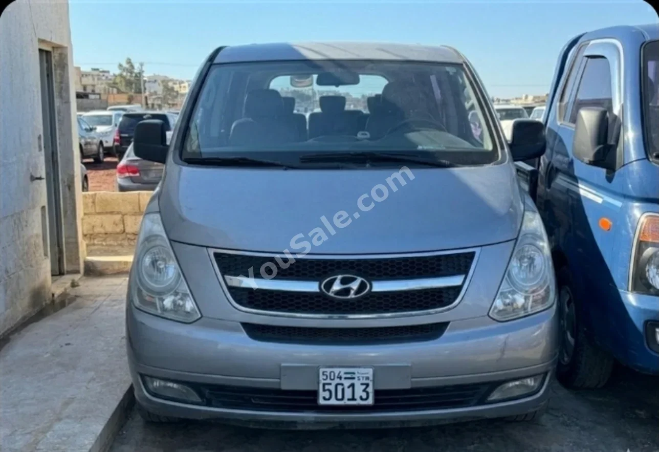 Hyundai Van H1 2011 Manual 275,000 km 4 Cylinder RWD Van / Bus Silver Diesel