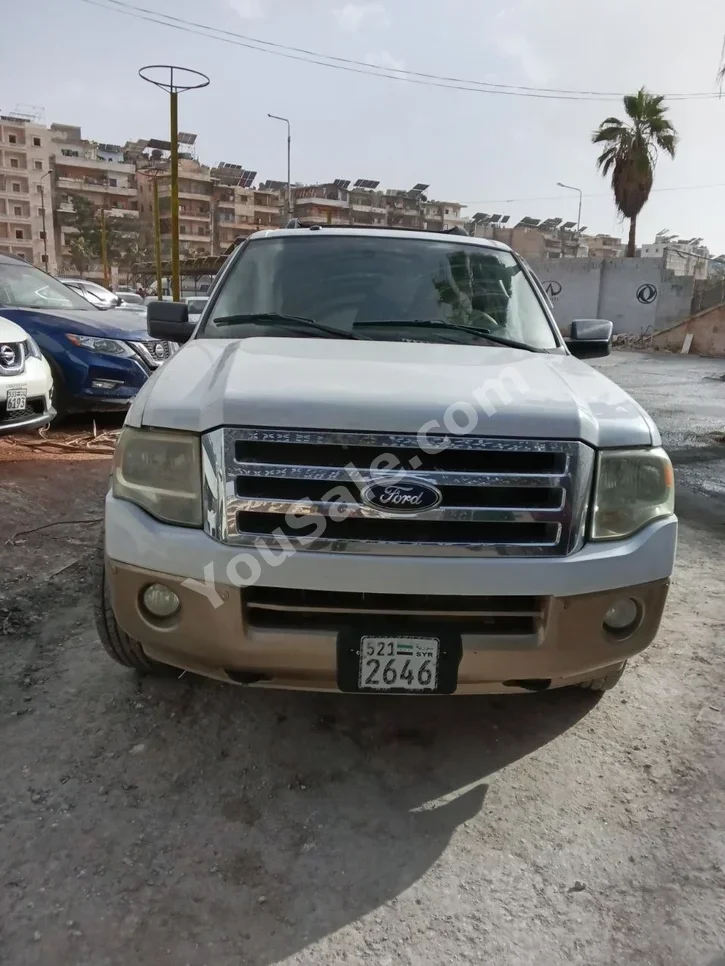 Ford Expedition 2017 Automatic 320,000 km 6 Cylinder 4WD SUV White Gasoline