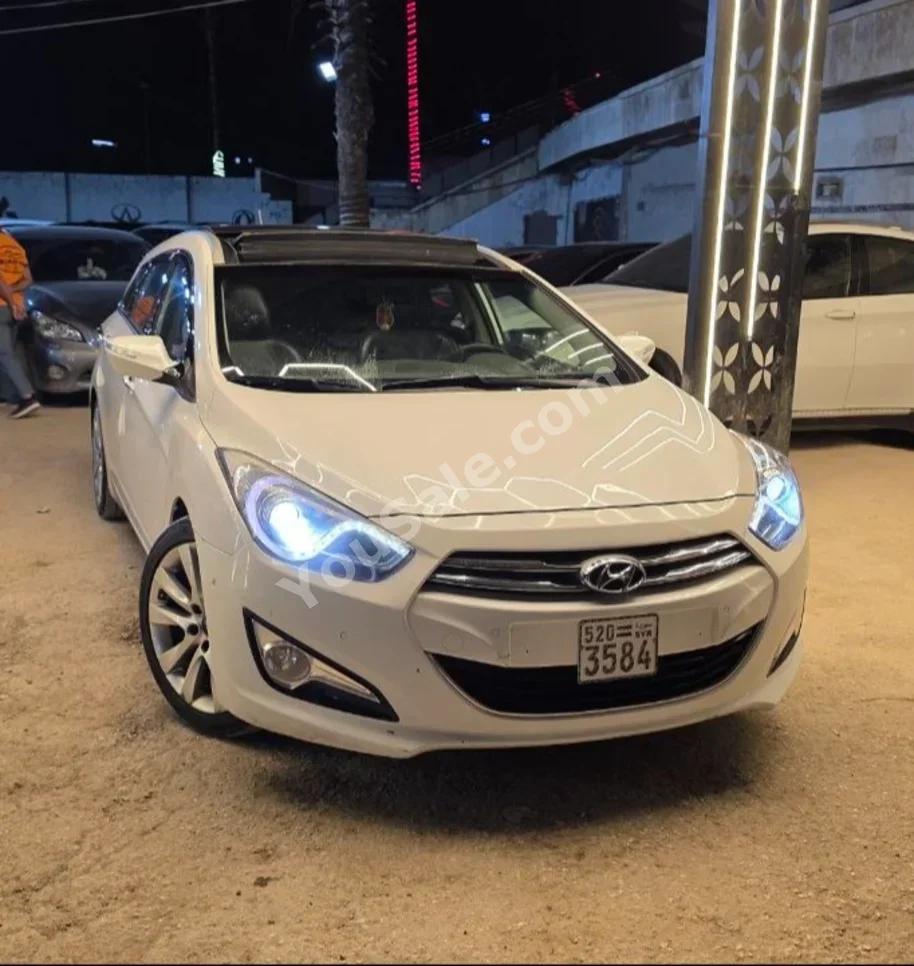 Hyundai  I  40  2012  Automatic  295,000 km  4 Cylinder  FWD  Hatchback  White  Gasoline