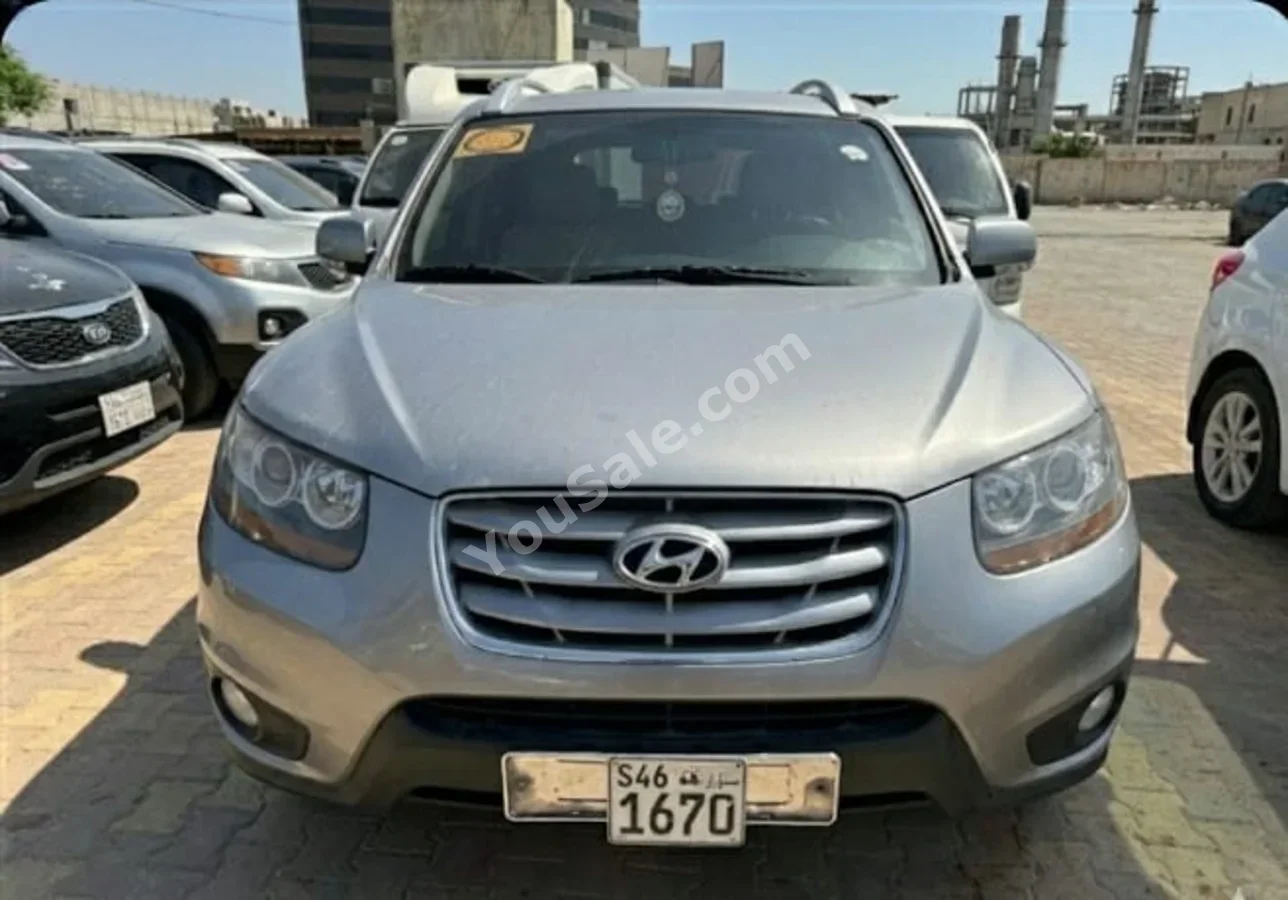 Hyundai Santa Fe 2011 Automatic 221,000 km 4 Cylinder FWD SUV Silver Diesel