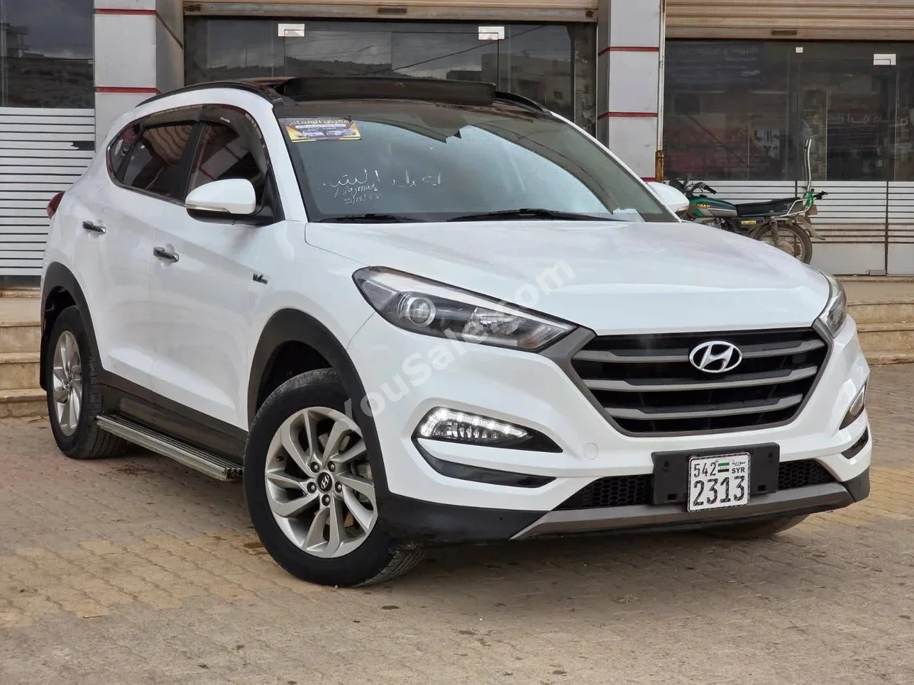 Hyundai  Tucson  2016  Automatic  135,000 km  4 Cylinder  FWD  SUV  White  Gasoline