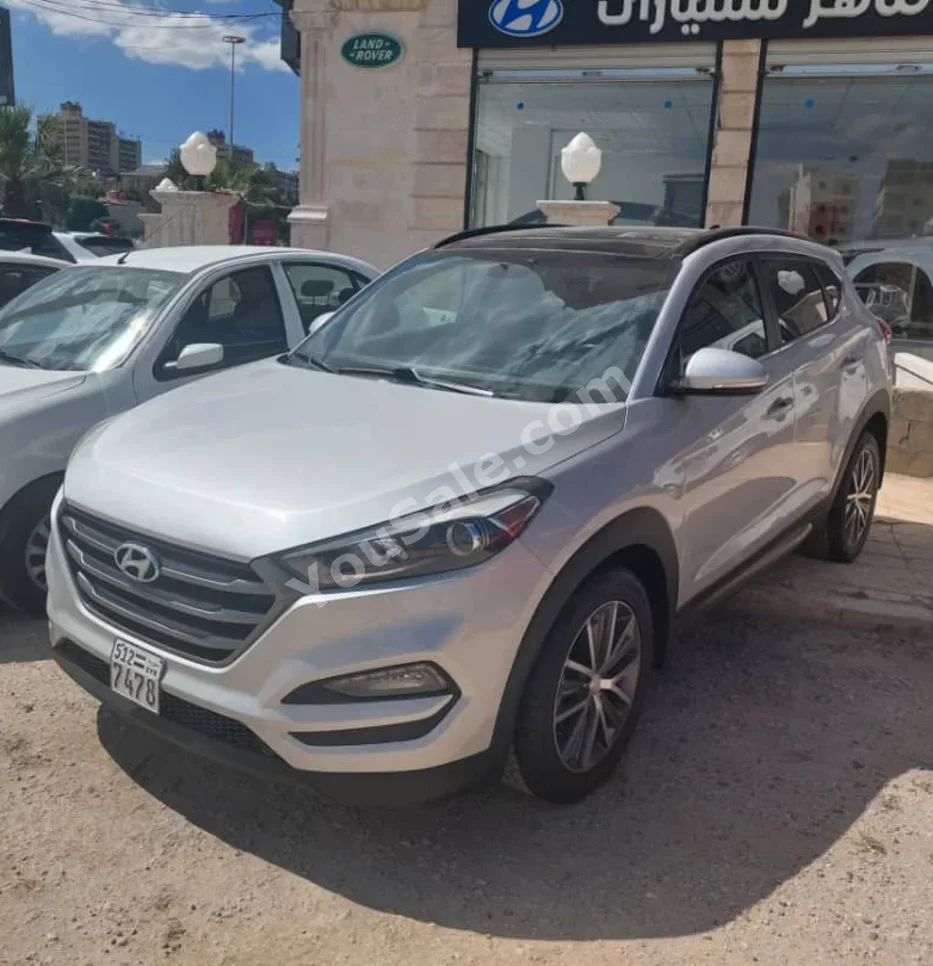 Hyundai Tucson 2016 Automatic 98,000 km 4 Cylinder FWD SUV Silver Gasoline