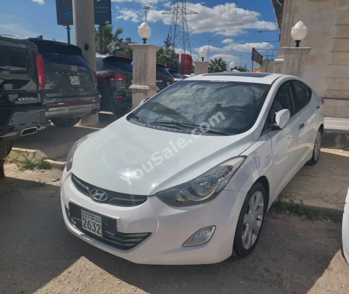 Hyundai Avante 2012 Automatic 197,000 km 4 Cylinder FWD Sedan White Gasoline