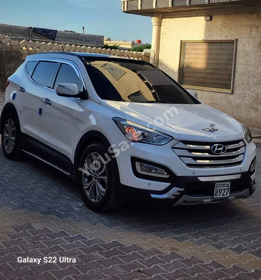 Hyundai Santa Fe 2014 Automatic 175,000 km 4 Cylinder FWD SUV White Diesel