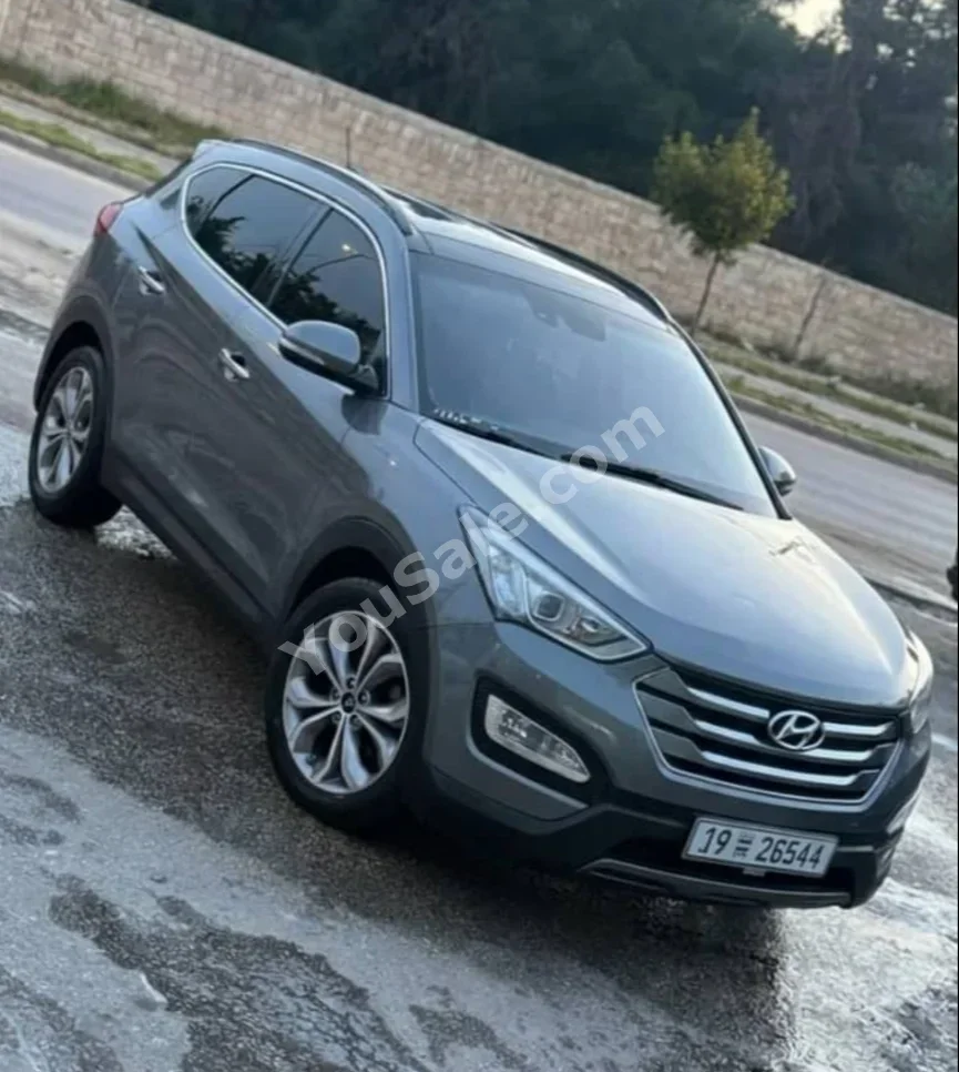 Hyundai Santa Fe 2013 Automatic 155,000 km 4 Cylinder FWD SUV Gray Gasoline