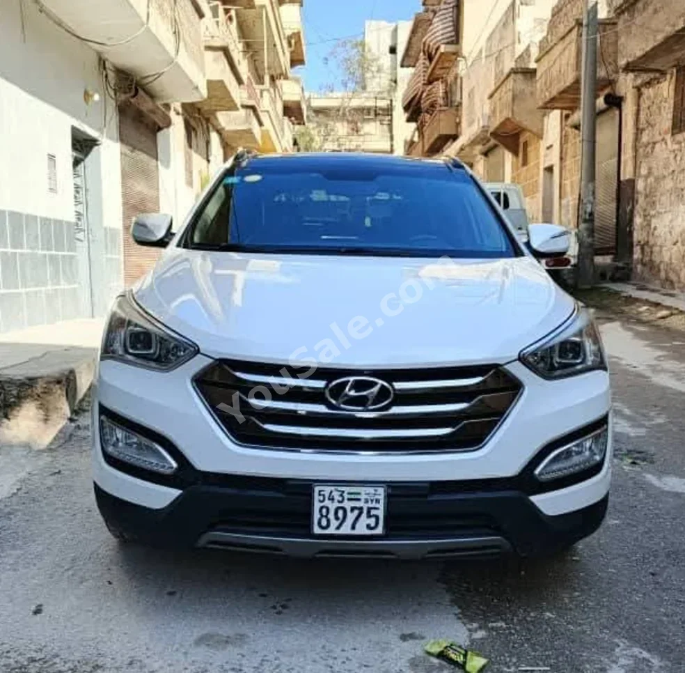 Hyundai Santa Fe 2013 Automatic 138,000 km 4 Cylinder FWD SUV White Gasoline