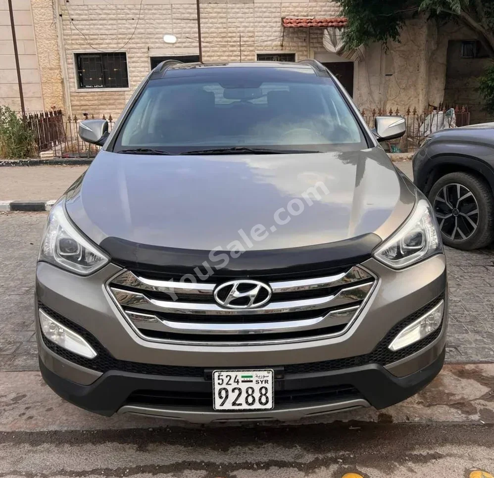 Hyundai  Santa Fe  2014  Automatic  151,000 km  4 Cylinder  AWD  SUV  Gray  Gasoline