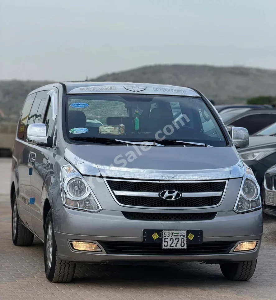 Hyundai Van H1 2012 Automatic 135,000 km 4 Cylinder RWD Van / Bus Silver Diesel