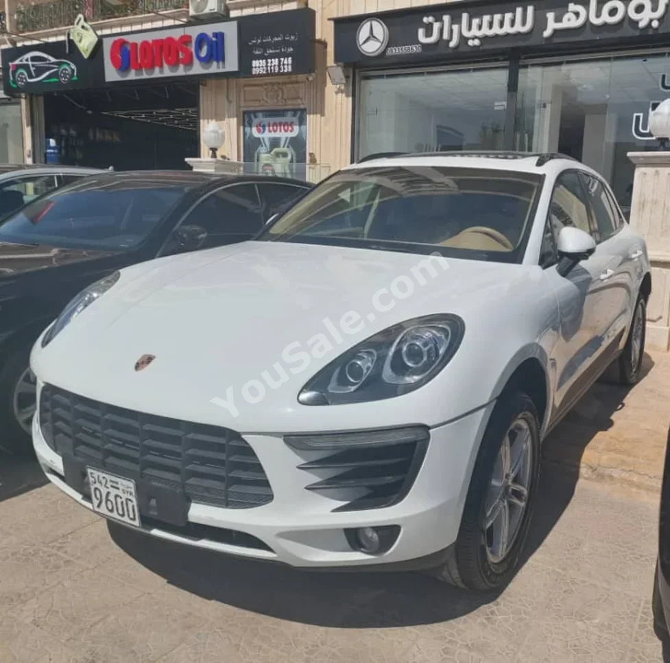 Porsche  Macan  S  2015  Automatic  135,000 km  8 Cylinder  4WD  SUV  White  Gasoline