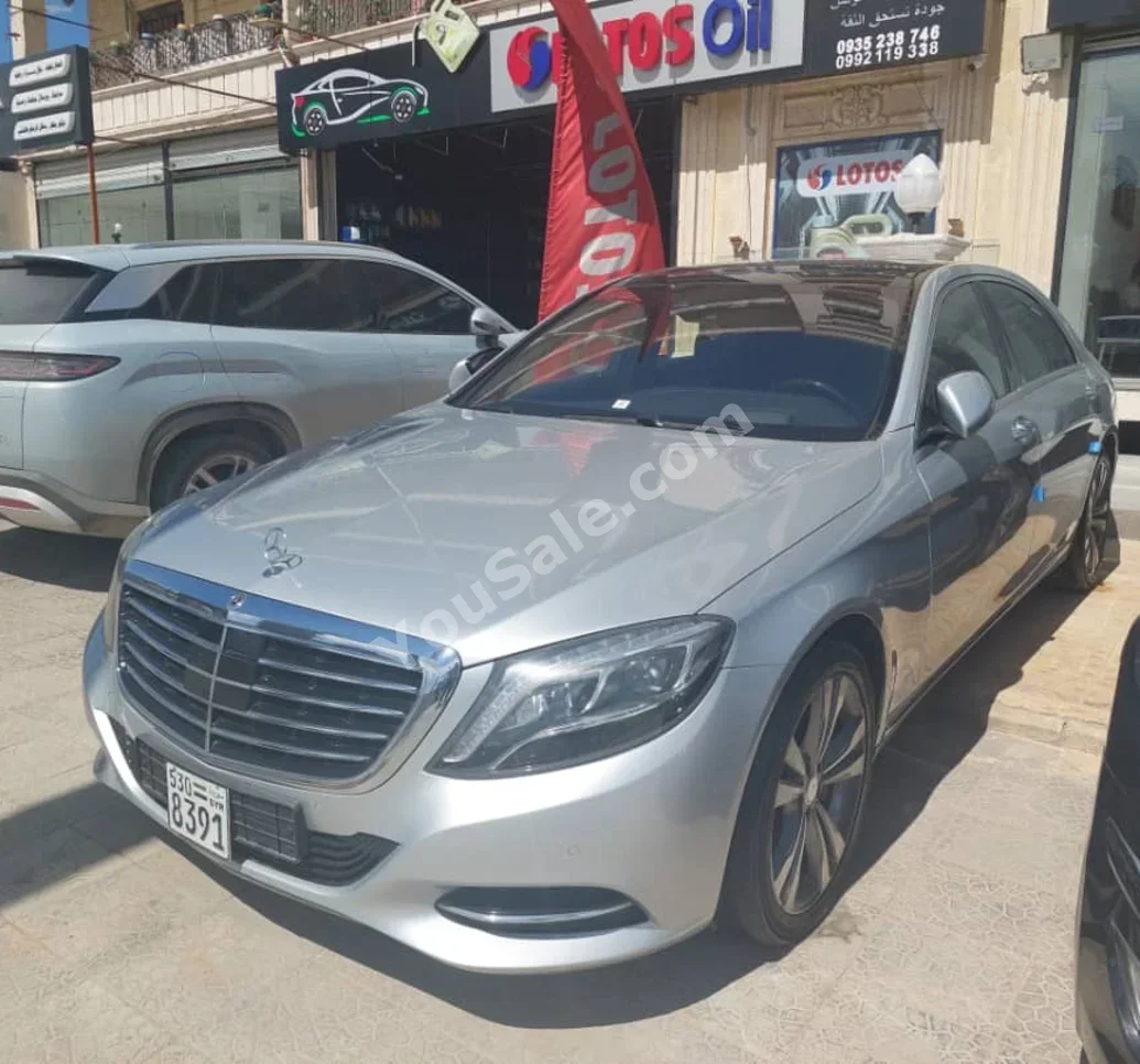 Mercedes-Benz  S-Class  500  2013  Automatic  200,000 km  8 Cylinder  4WD  Sedan  Silver  Gasoline