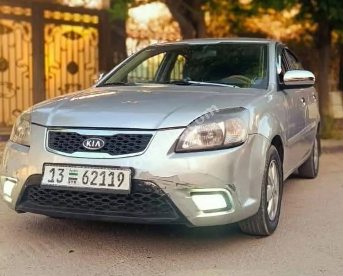 Kia Rio 2010 Automatic 212,000 km 4 Cylinder FWD Sedan Silver Gasoline