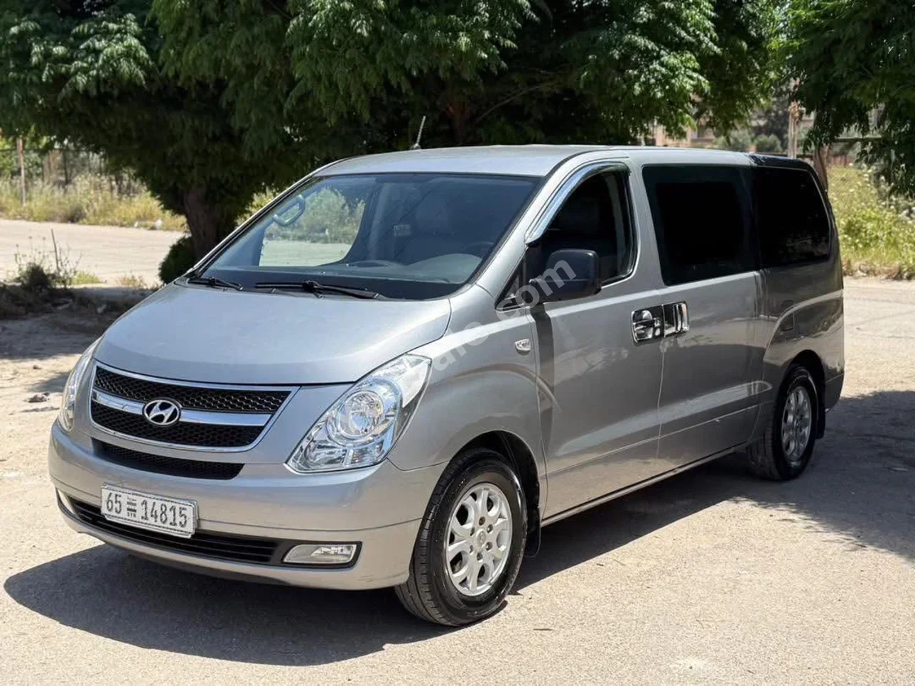 Hyundai H1 2015 Automatic 210,000 km 4 Cylinder FWD Van / Bus Silver Gasoline
