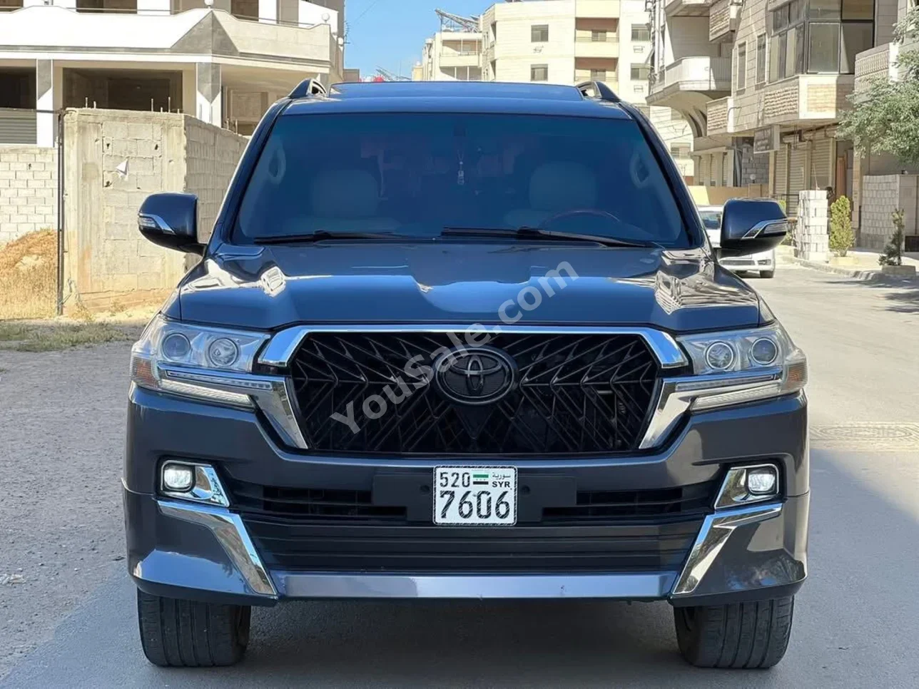 Toyota Land Cruiser GXR 2015 Automatic 191,000 km 8 Cylinder AWD SUV Gray Gasoline