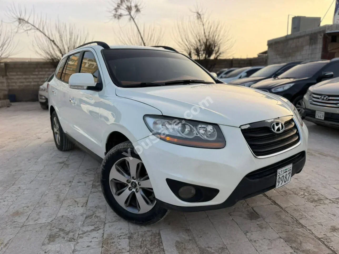 Hyundai Santa Fe 2012 Automatic 145,000 km 4 Cylinder FWD SUV White Gasoline