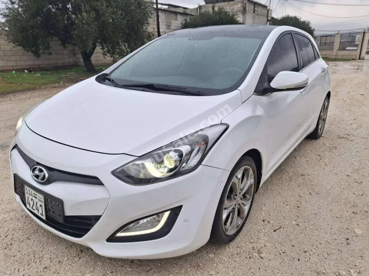 Hyundai I 30 2013 Automatic 266,000 km 4 Cylinder FWD Hatchback White Diesel