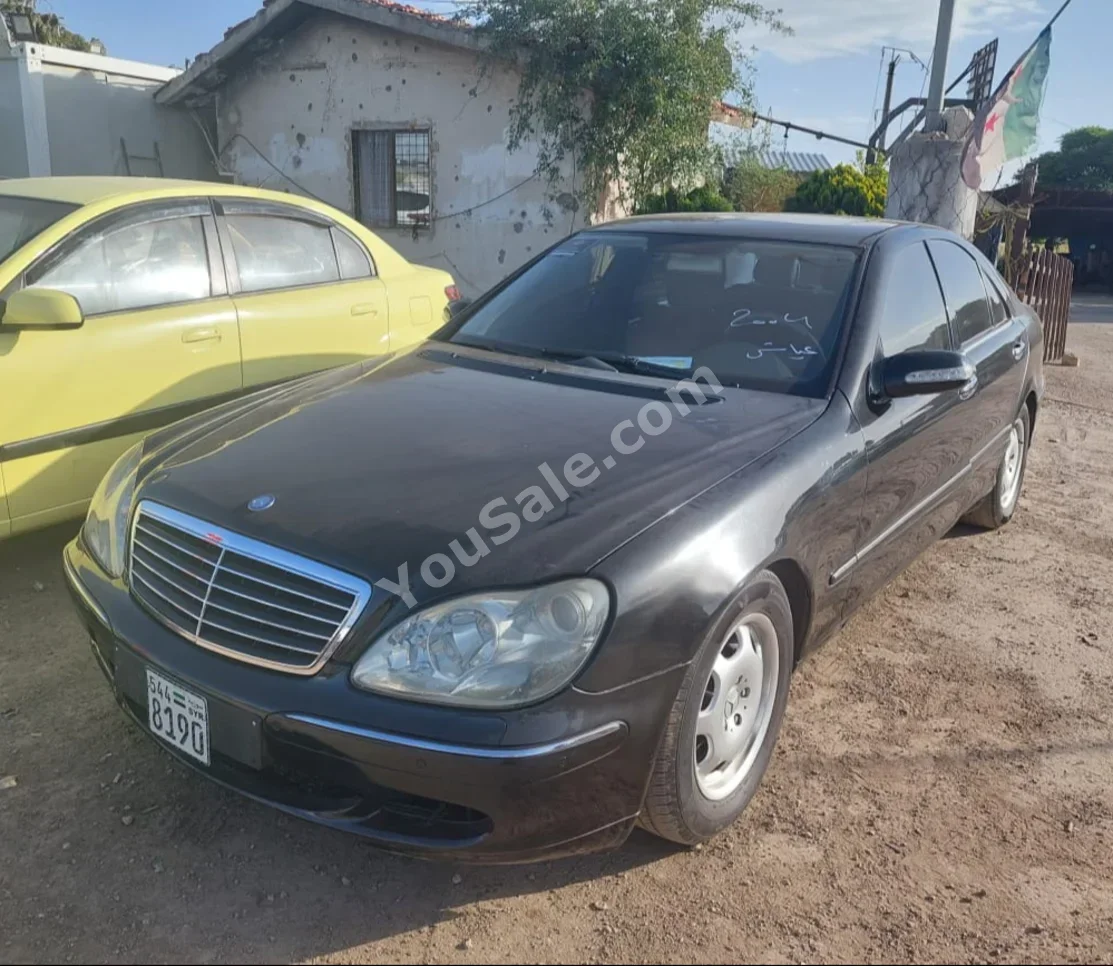Mercedes-Benz S-Class 350 2005 Automatic 150,000 km 6 Cylinder 4WD Sedan Black Gasoline